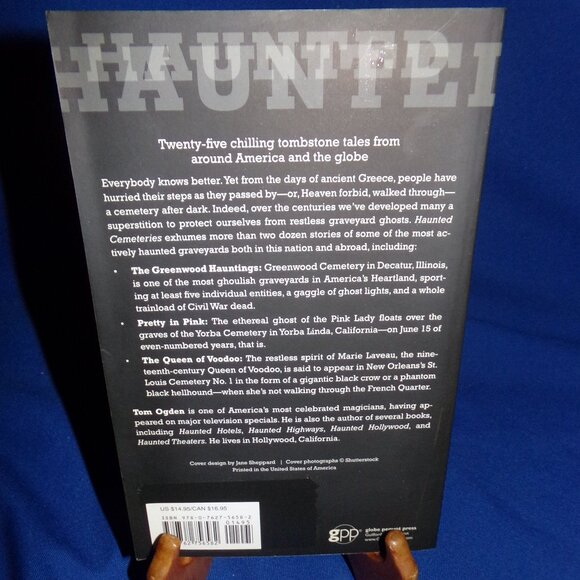 Haunted Cemeteries Large Paperback Book - Vintage - 2010 - Picture 2 of 6